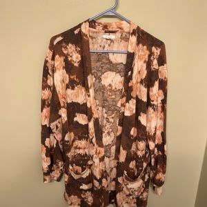 👇 price drop Women's XL Cardigan. Super cute.